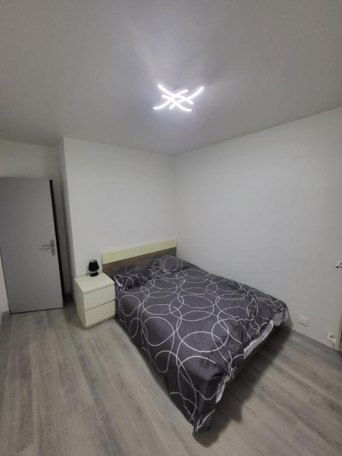 Chambre Neuve Dans Un Logement Partage A 10 Minute Du Circuit 24H Allonnes  Экстерьер фото